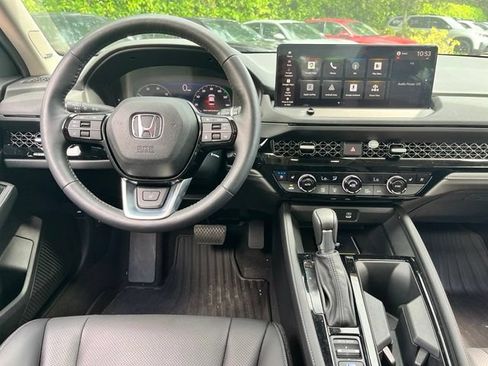 Used 2025 Honda Accord Touring image 9