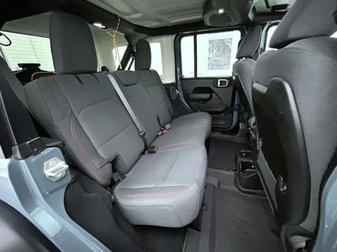 Used 2024 Jeep Wrangler Unlimited Rubicon w/ Convenience Group AWD/4WD image 18