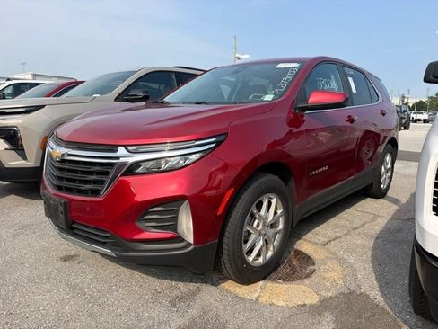 Used 2023 Chevrolet Equinox LT FWD image 3