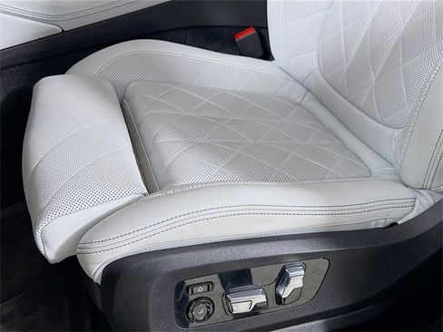 Used 2024 BMW X6 xDrive40i w/ Premium Package image 22