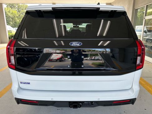 Used 2027 Ford Expedition Tremor w/ Driver's Package AWD/4WD image 11