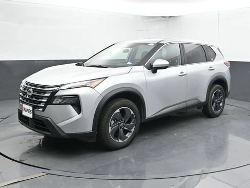 Used 2025 Nissan Rogue SV FWD image 8