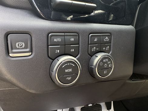 Used 2026 Chevrolet Silverado 1500 High Country AWD/4WD image 19