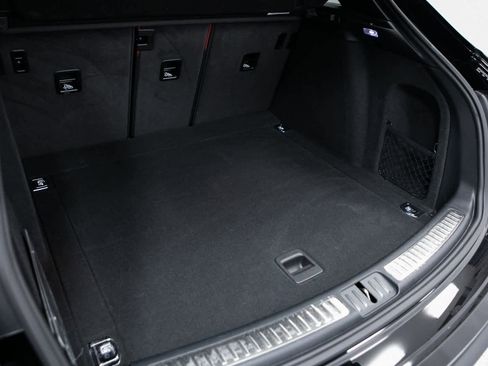 Certified 2025 Porsche Macan image 31