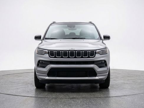 Used 2025 Jeep Compass Limited image 2