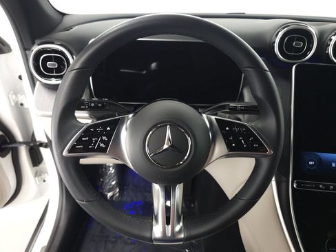 Used 2025 Mercedes-Benz GLC 350e 4MATIC image 12