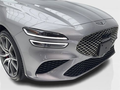 Used 2025 Genesis G70 2.5T image 3