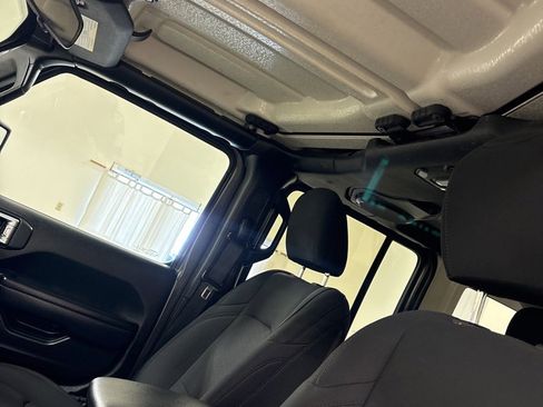 Used 2020 Jeep Wrangler Unlimited Sport w/ Technology Group image 18