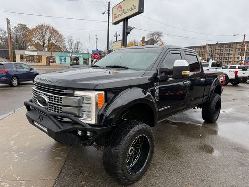 Used 2017 Ford F350 Platinum w/ Platinum Ultimate Package image 2