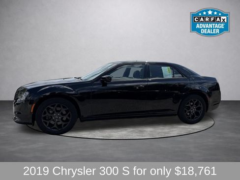 Used 2019 Chrysler 300 S AWD/4WD image 3