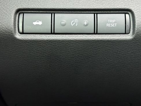 Used 2025 Nissan Altima 2.5 SV FWD image 9