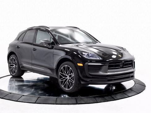 Certified 2025 Porsche Macan Turbo image 9