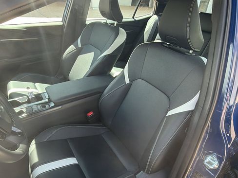 Used 2025 Toyota Camry SE FWD image 9