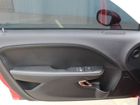 Used 2016 Dodge Challenger SRT Hellcat image 8