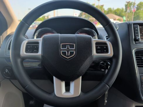 Used 2014 Dodge Grand Caravan SXT FWD image 10