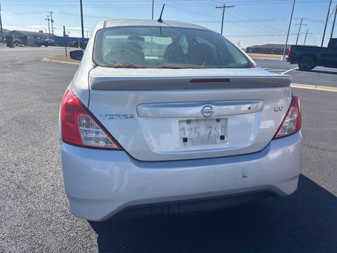 Used 2017 Nissan Versa SV image 4