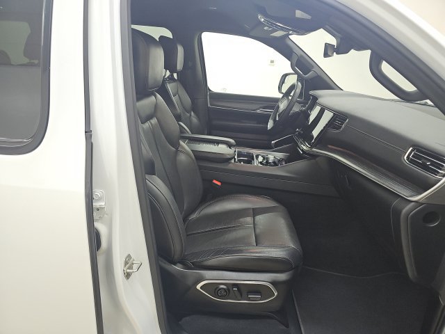 Used 2024 Jeep Wagoneer L Series II w/ Flexible Seating Group AWD/4WD image 22