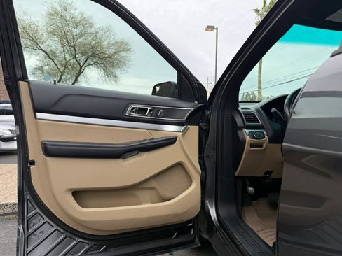 Used 2017 Ford Explorer XLT w/ Equipment Group 202A FWD image 37