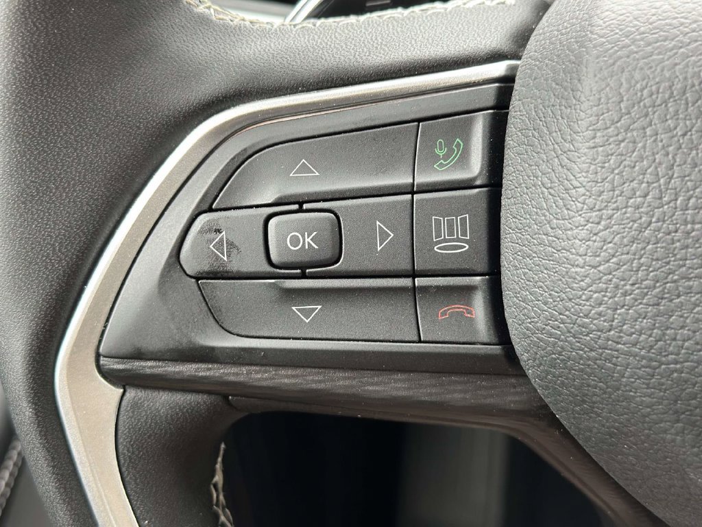 Used 2025 Jeep Grand Cherokee L Altitude AWD/4WD image 23