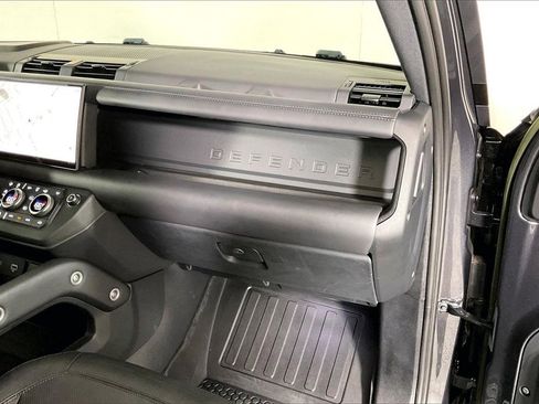 Used 2023 Land Rover Defender 110 V8 image 16