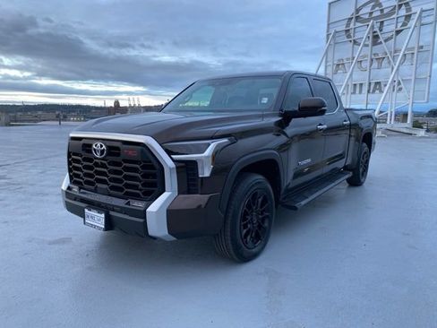 Used 2022 Toyota Tundra Limited w/ TRD Off-Road Package AWD/4WD image 4