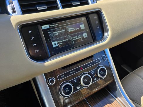 Used 2016 Land Rover Range Rover Sport HSE image 17