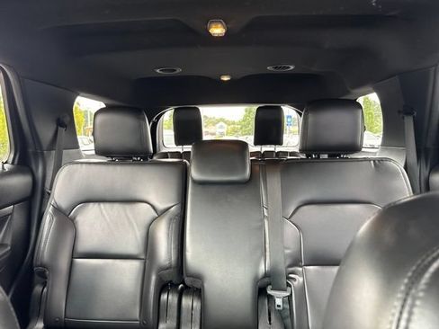 Used 2019 Ford Explorer XLT w/ Equipment Group 202A FWD image 9