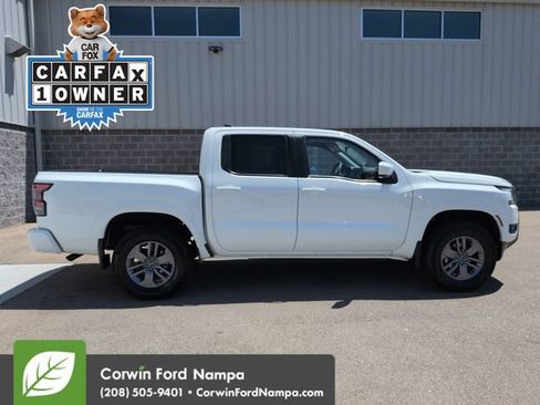 Used 2025 Nissan Frontier SV AWD/4WD image 2