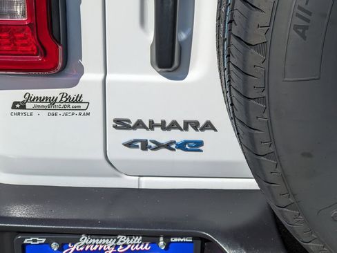 Certified 2025 Jeep Wrangler Unlimited Sahara AWD/4WD image 21