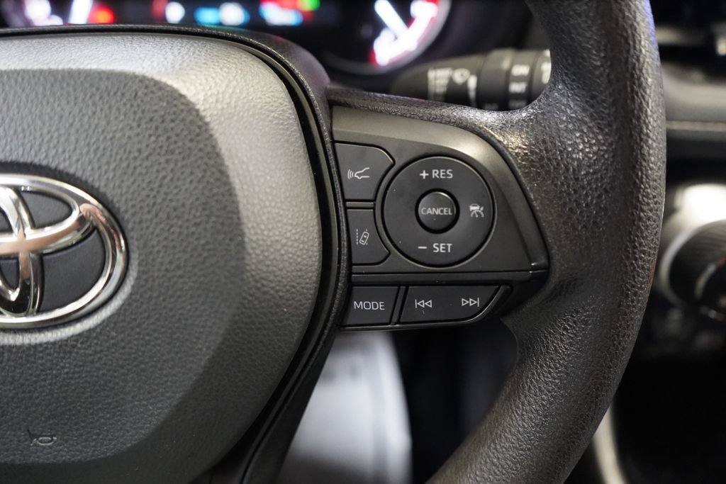Used 2025 Toyota RAV4 XLE AWD/4WD image 33
