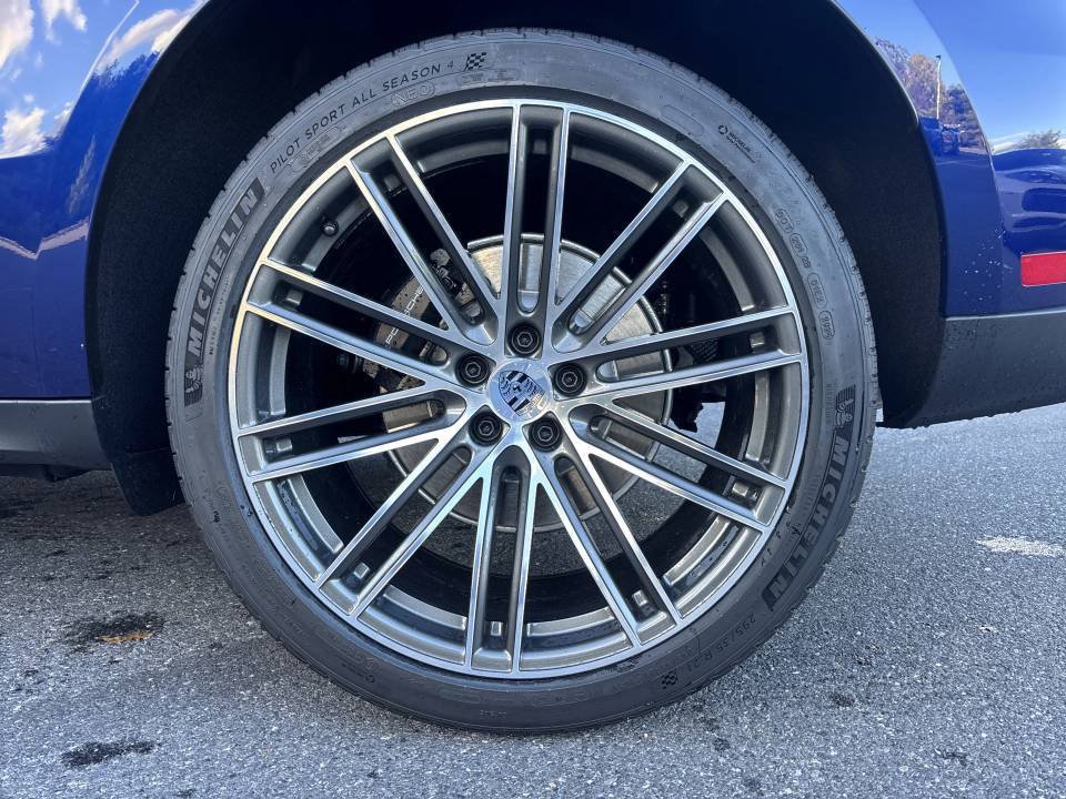 Certified 2026 Porsche Macan AWD/4WD image 24