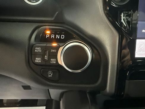 Used 2024 RAM 1500 Big Horn AWD/4WD image 34
