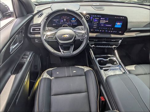 Used 2025 Chevrolet Traverse High Country w/ LPO, Floor Liner Package FWD image 17