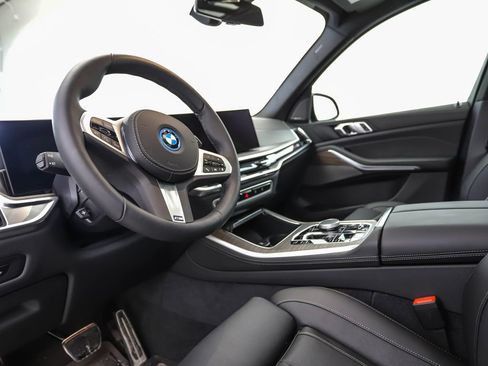 Used 2026 BMW X5 xDrive50e w/ M Sport Package image 10