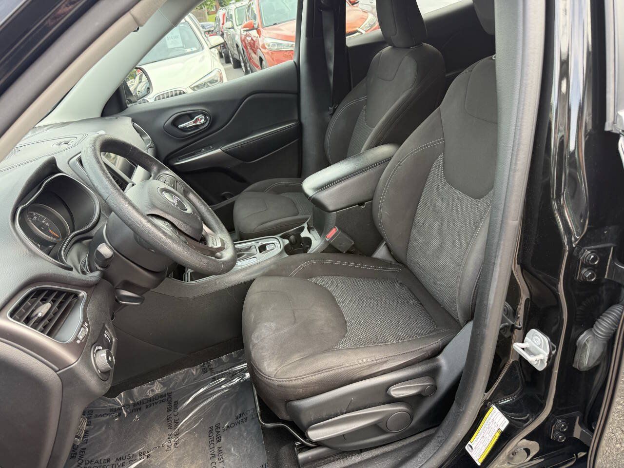 Used 2019 Jeep Cherokee Latitude w/ Popular Appearance Group FWD image 7