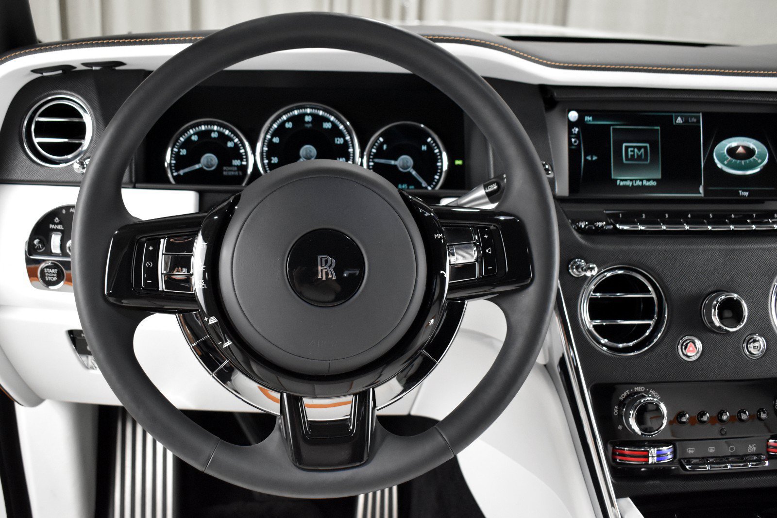 Certified 2023 Rolls-Royce Cullinan AWD/4WD image 22