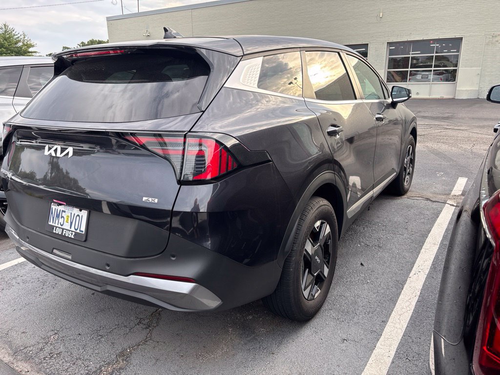 Used 2026 Kia Sportage LX w/ LX Convenience Package AWD/4WD image 2