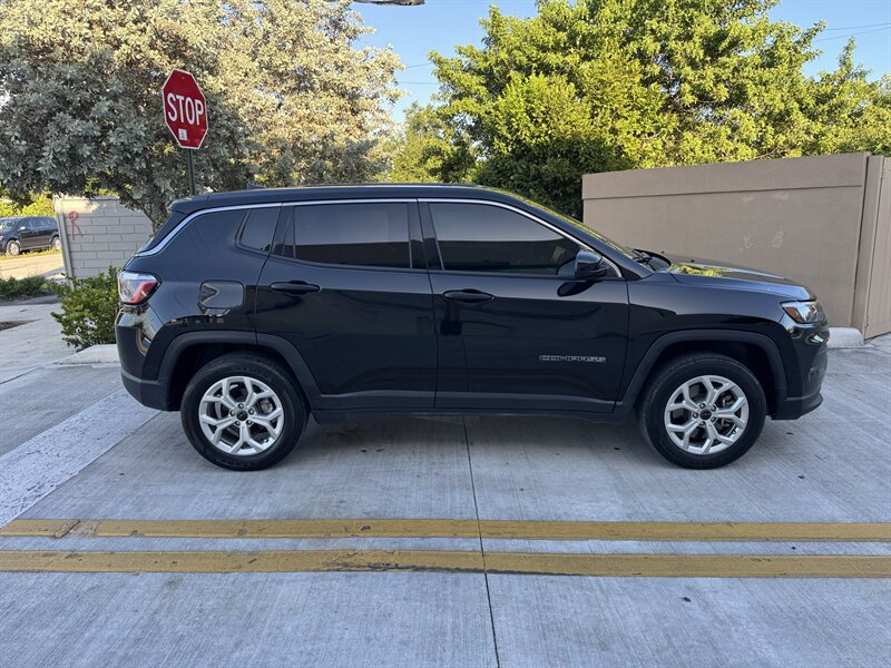 Used 2025 Jeep Compass Sport AWD/4WD image 4
