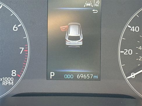 Used 2024 Toyota Corolla Cross L image 11