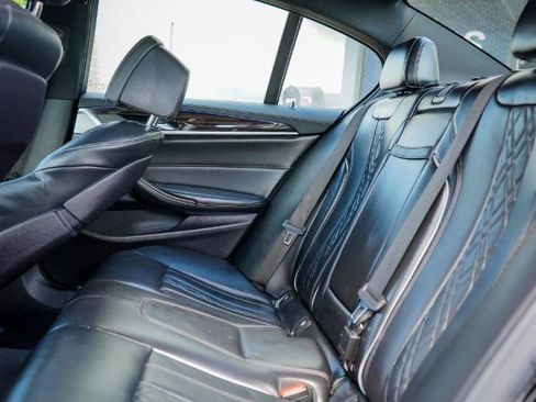 Used 2018 BMW M550i xDrive M550i xDrive w/ Dynamic Handling Package image 16