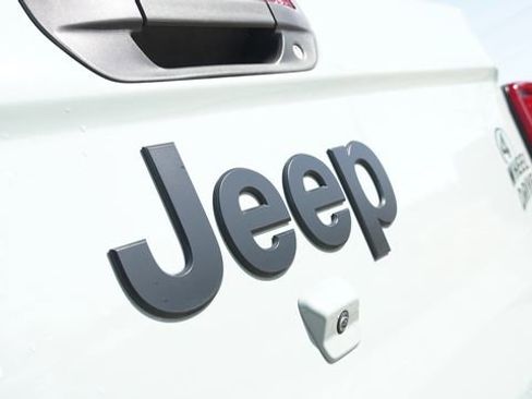 Used 2023 Jeep Gladiator Willys image 12