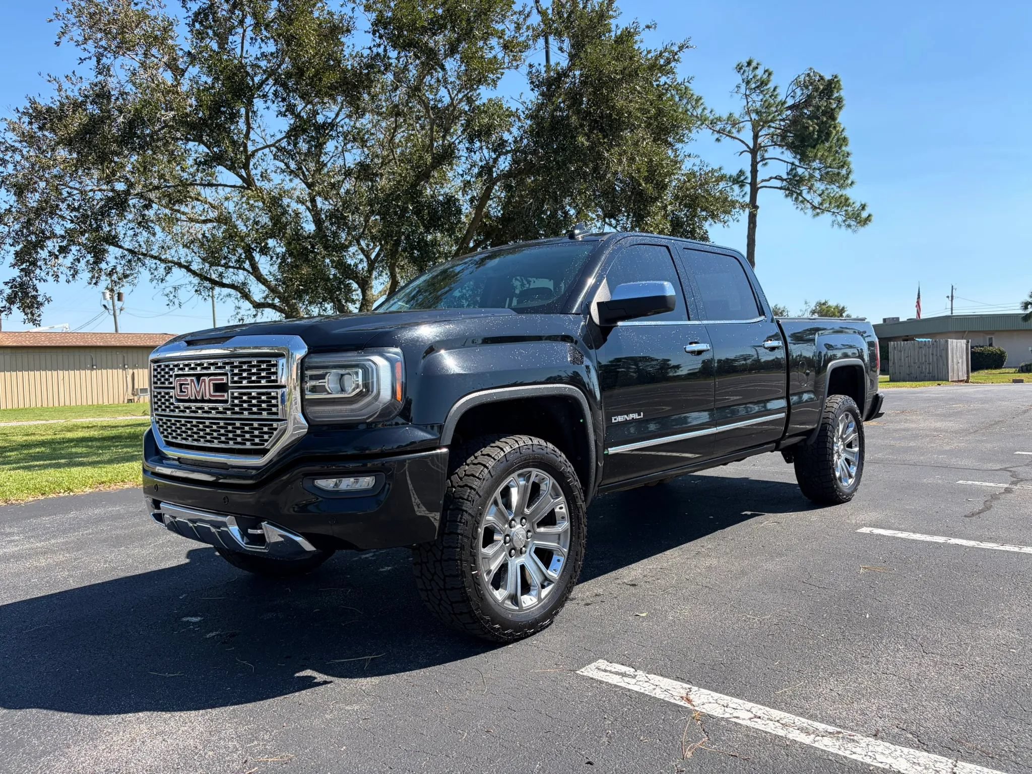 Used 2018 GMC Sierra 1500 Denali w/ Denali Ultimate Package AWD/4WD image 2