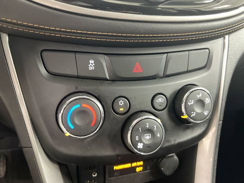 Used 2018 Chevrolet Trax LT w/ LT Convenience Package image 15