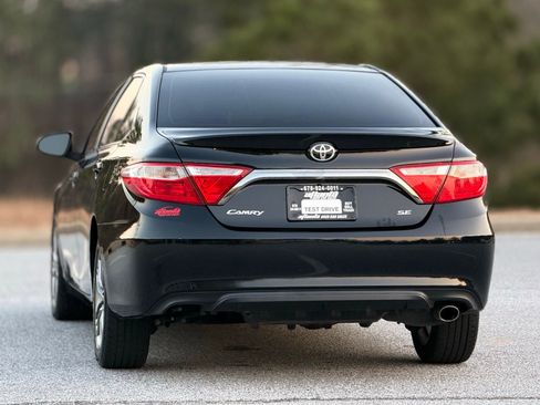 Used 2016 Toyota Camry SE image 4