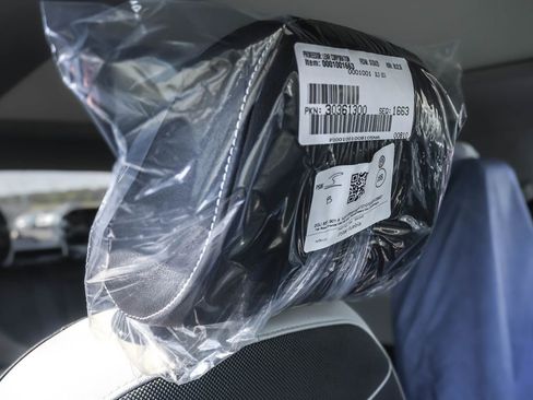 New 2025 Volkswagen Taos SE image 42