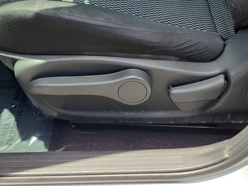 Used 2015 Nissan Juke S FWD image 17