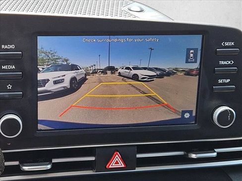 Used 2023 Hyundai Elantra SE w/ Preferred Accessory Package FWD image 13