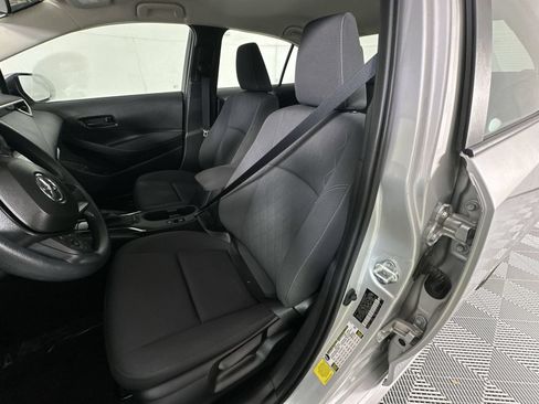 Used 2025 Toyota Corolla LE FWD image 11