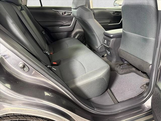 Used 2022 Toyota RAV4 LE FWD image 15