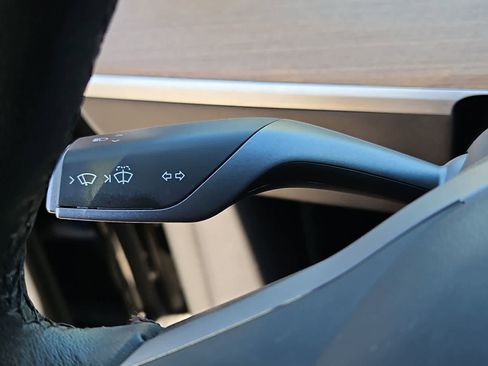 Used 2020 Tesla Model Y Long Range image 25